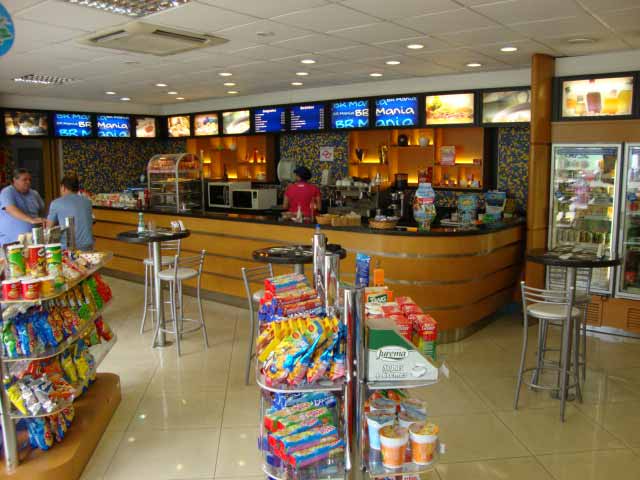 Hoje eu digo que é minha loja de conveniência que tem um posto de gasolina, e não o contrário.