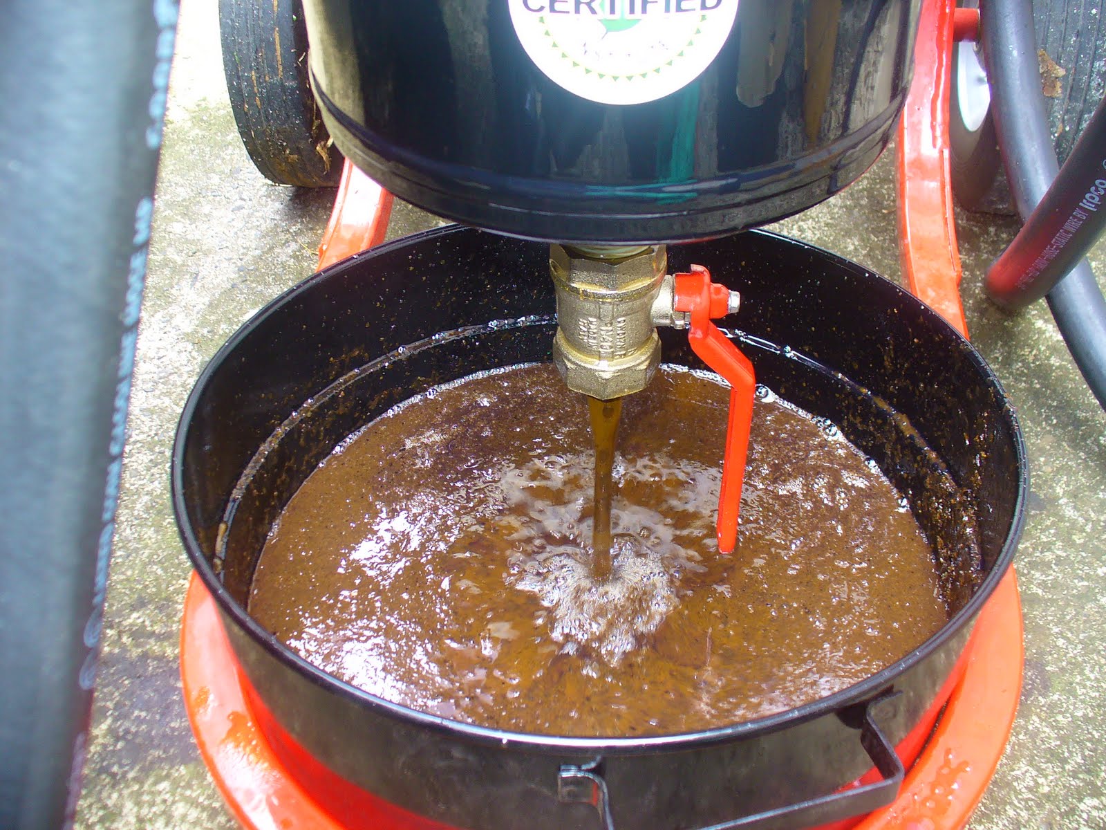 A presença de água e a formação da borra do diesel (biomassa microbiana)