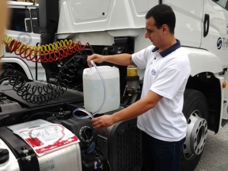 Nova bomba de fluídos facilita abastecimento do tanque de Arla