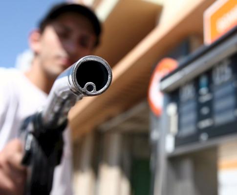 Brasil tem três tipos de gasolina: comum, comum aditivada e premium (Foto: Reprodução/TV Globo)