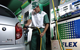 Tecnologia de motores flex permite qualquer combinação de álcool e gasolina (Foto: Divulgação)