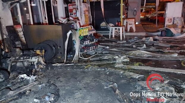 VÍDEO: Frentista faz "chupeta" com bomba elétrica e põe fogo em posto de combustíveis