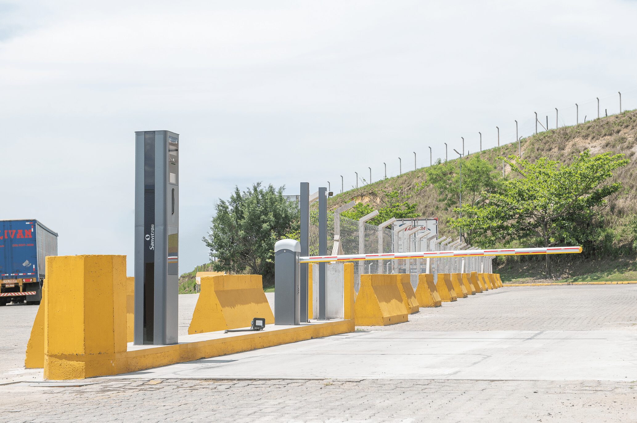 Posto de Rodovia: Rede Olá oferece segurança e comodidade para o caminhoneiro.