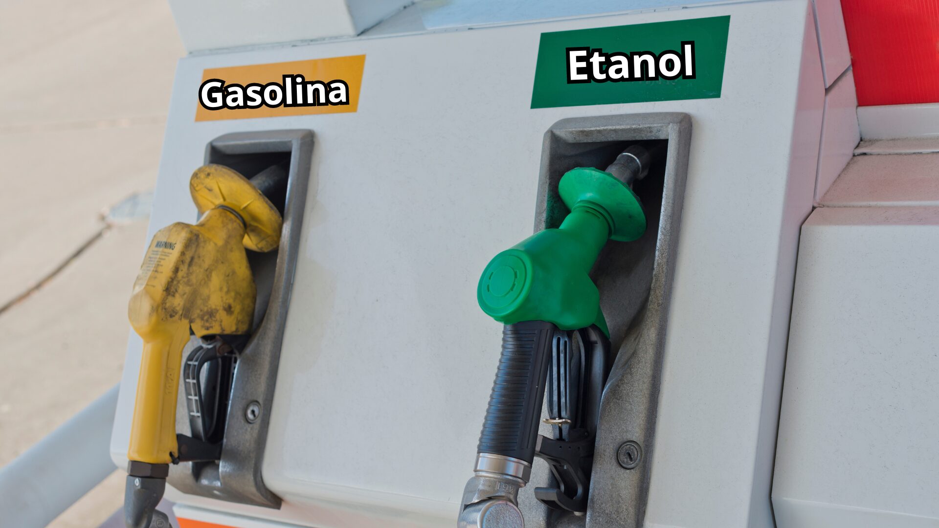 Brasileiros gastam 50% a mais com gasolina do que etanol na hora de encher o tanque, aponta levantamento