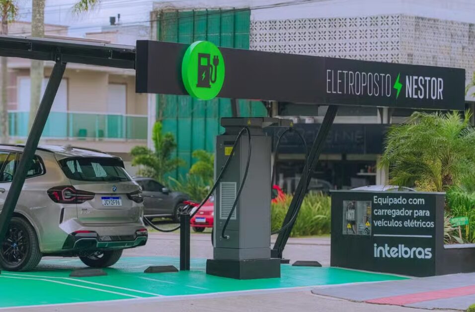 Garopaba recebe primeiro eletroposto em posto de combustíveis no litoral sul de SC