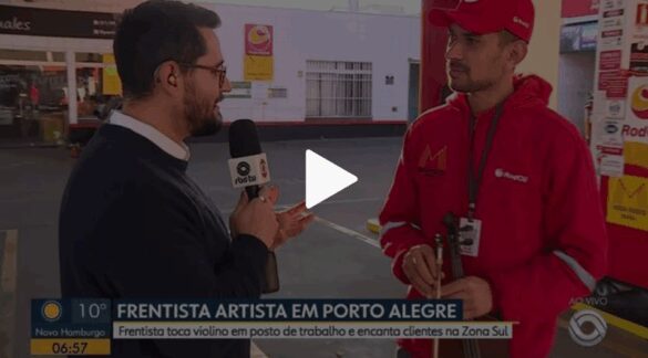Frentista violinista transforma música popular com instrumento clássico em posto de gasolina no RS