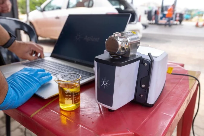 Equipamento Detecta Adulteração Na Gasolina No Momento Da Fiscalização Equipamento detecta adulteração na gasolina no momento da fiscalização