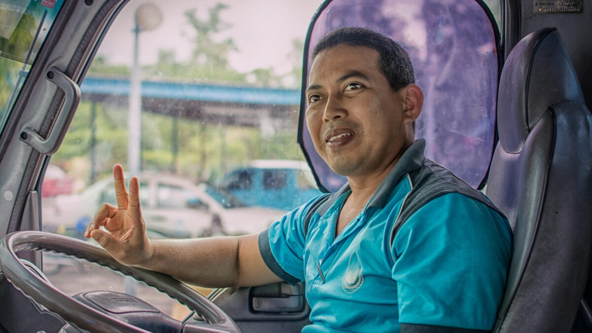 Quanto fatura um motorista de aplicativo que roda 12 horas e precisa lidar com o preço da gasolina no posto
