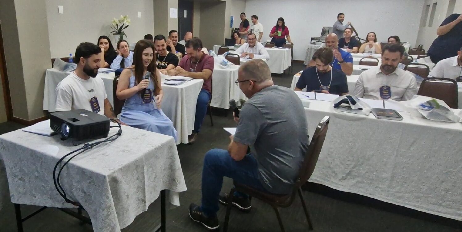Dinâmica em sala no treinamento presencial