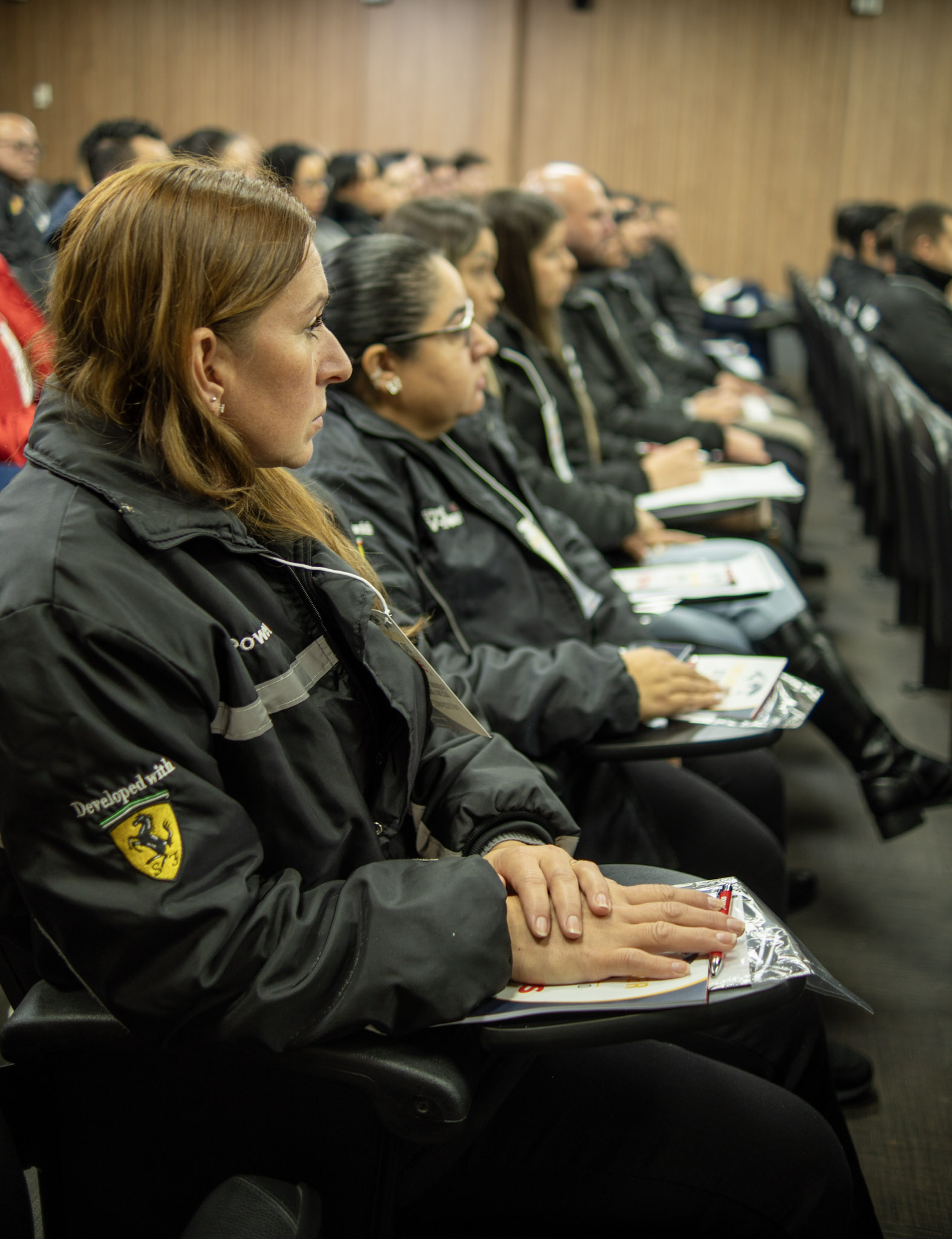 Turma do evento MGM comemorando no treinamento Brasil Postos