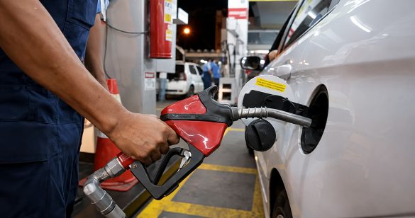 Governo do ES multa gerenciadora de frota em R$ 1,3 milhão por preço acima do visor da bomba