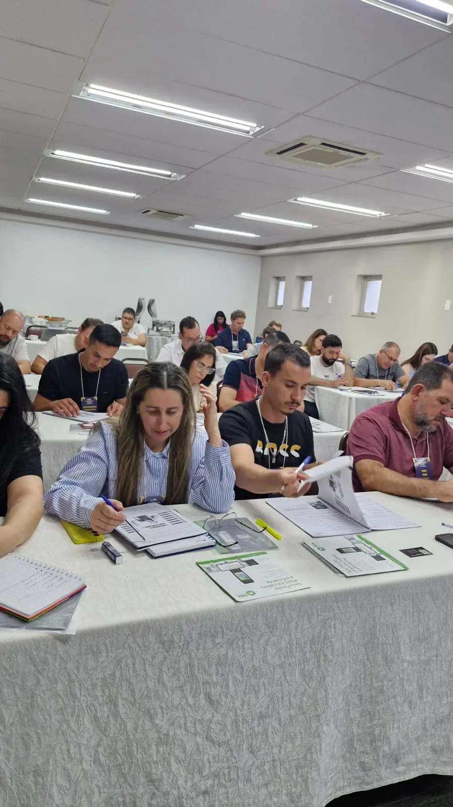 Ampliar foto 9 de 10 — equipe e participantes