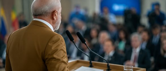 Lula sanciona lei que autoriza o governo a cortar tributos do combustível